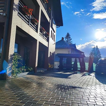 Hotel Enigma Bucovinei à Vicovu de Jos Extérieur photo
