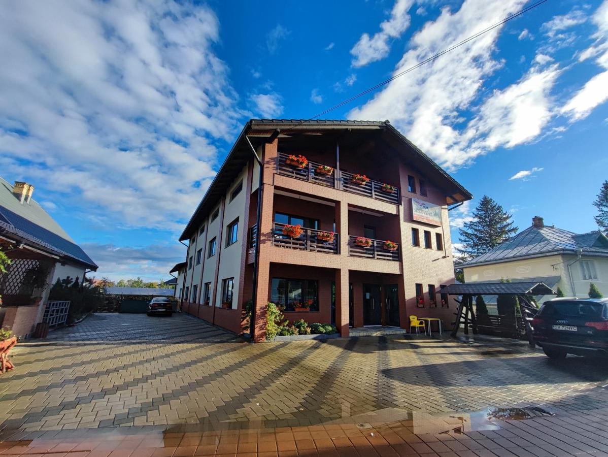 Hotel Enigma Bucovinei à Vicovu de Jos Extérieur photo