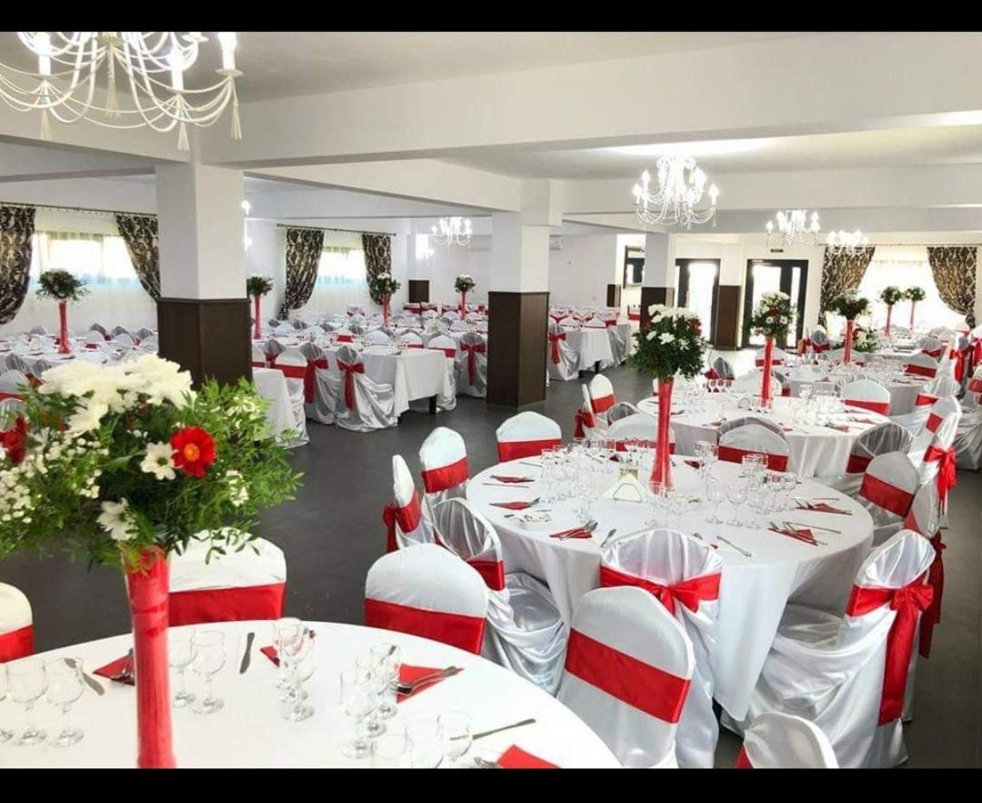 Hotel Enigma Bucovinei à Vicovu de Jos Extérieur photo