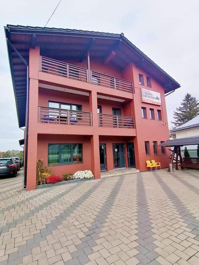 Hotel Enigma Bucovinei à Vicovu de Jos Extérieur photo