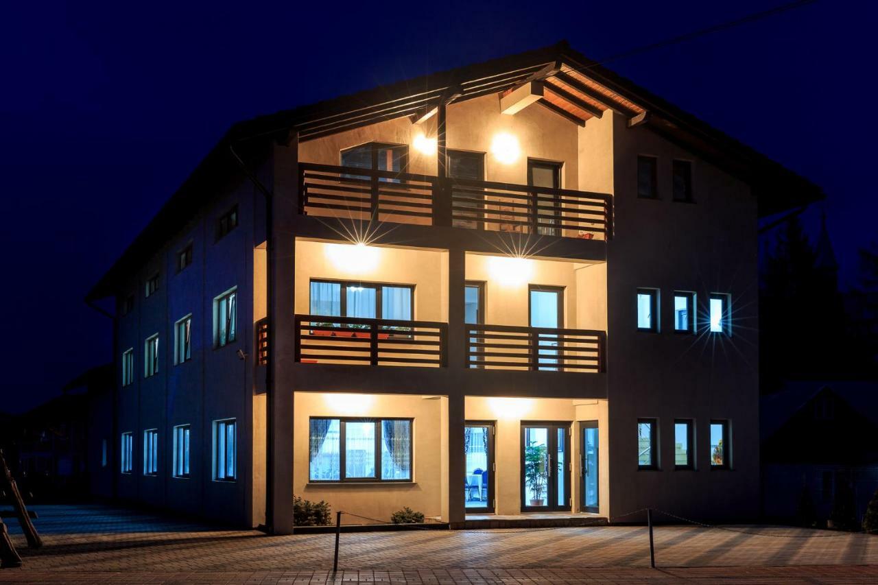 Hotel Enigma Bucovinei à Vicovu de Jos Extérieur photo