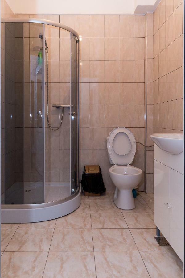 Hotel Enigma Bucovinei à Vicovu de Jos Extérieur photo