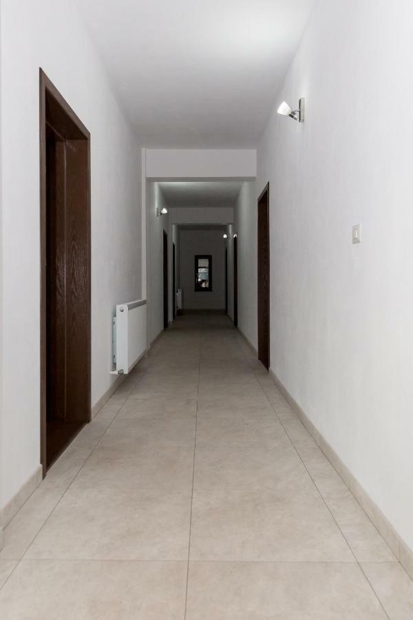 Hotel Enigma Bucovinei à Vicovu de Jos Extérieur photo
