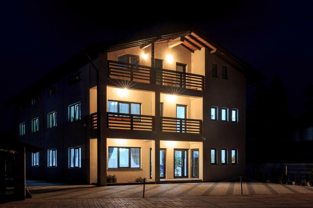 Hotel Enigma Bucovinei à Vicovu de Jos Extérieur photo