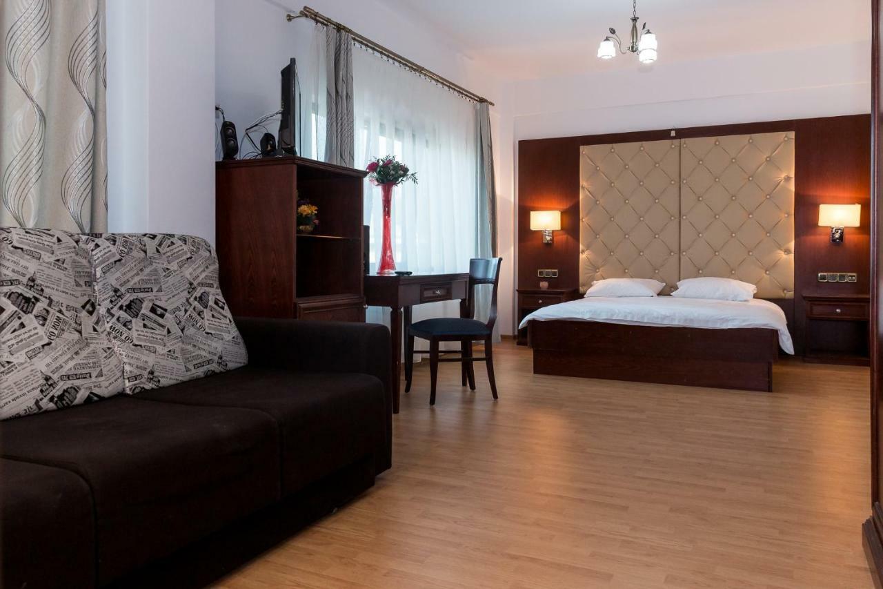 Hotel Enigma Bucovinei à Vicovu de Jos Extérieur photo