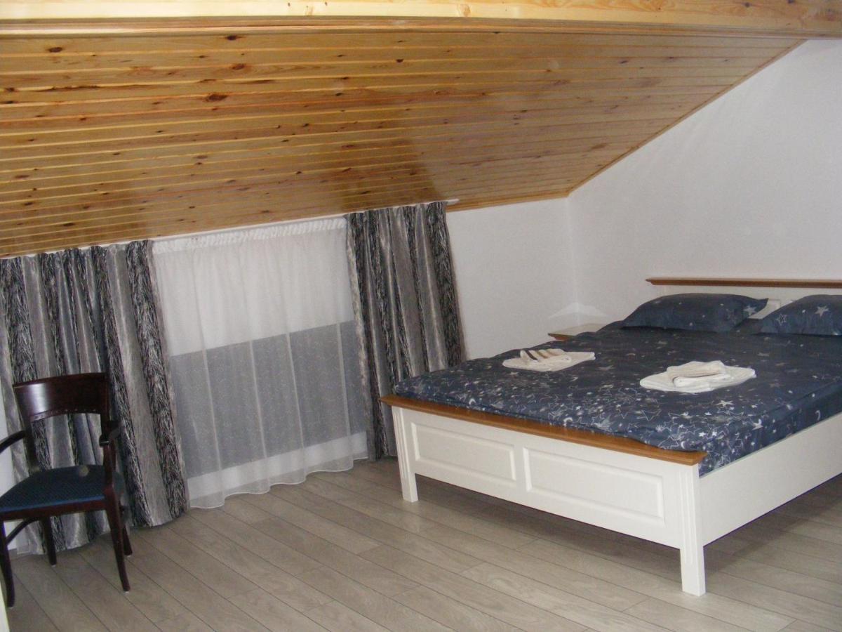 Hotel Enigma Bucovinei à Vicovu de Jos Extérieur photo