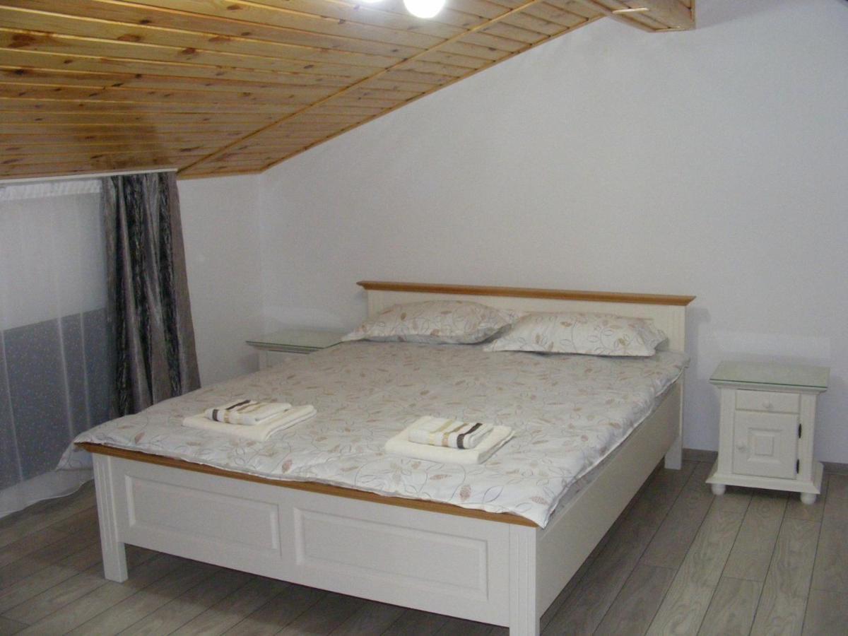 Hotel Enigma Bucovinei à Vicovu de Jos Extérieur photo