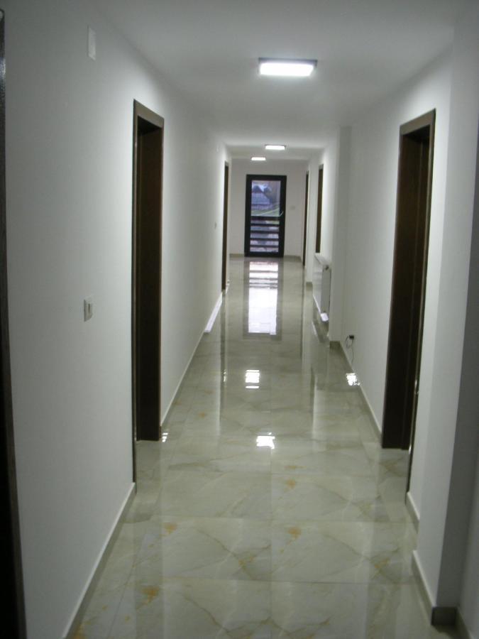 Hotel Enigma Bucovinei à Vicovu de Jos Extérieur photo
